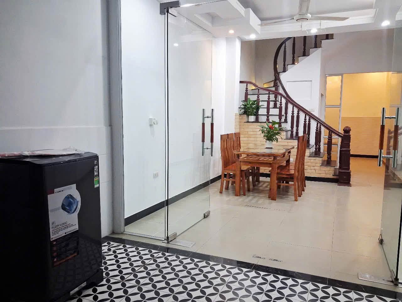 Ngõ 690 Lạc Long Quân