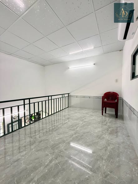 Gần Đại học FPT, Nguyễn Chánh Sắt