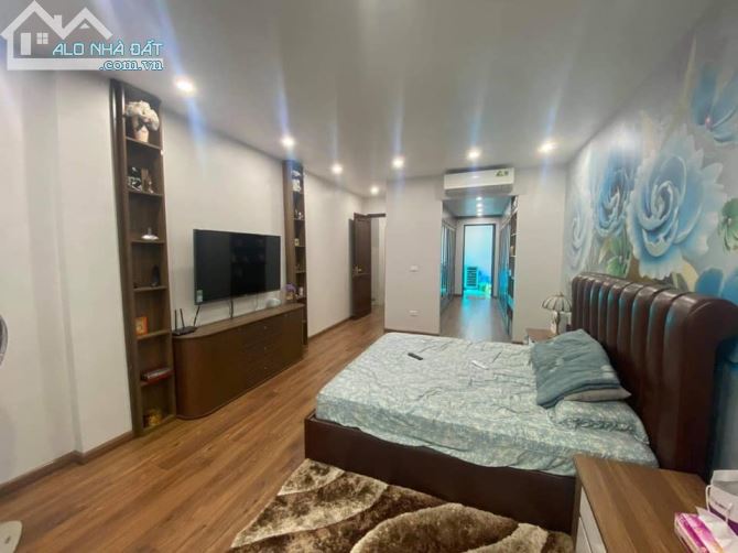 Bán nhà Tôn Thất Tùng, doanh thu 120tr/ tháng, 85m2,6 tầng, giá 18.5 tỷ.