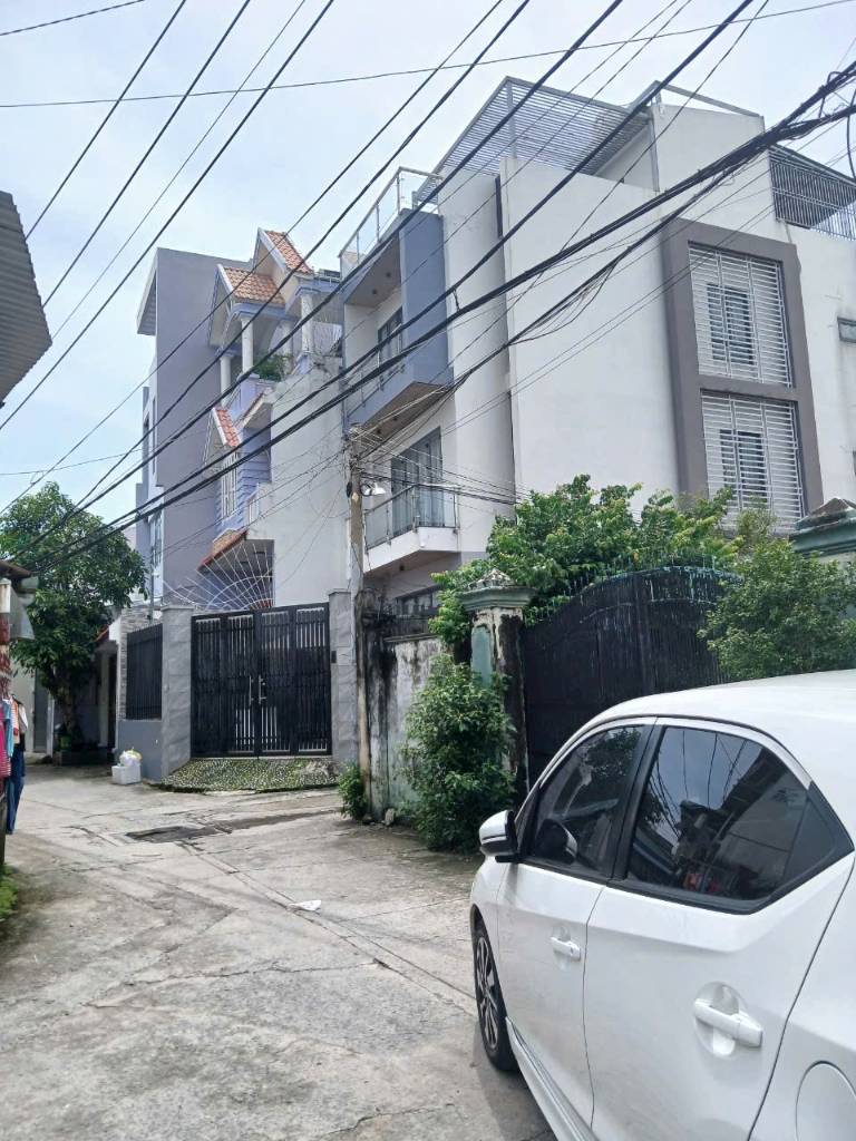 Bán nhà Quận 2, cách Nguyễn Duy Trinh 60m, đường ô tô, 4 tầng, không lộ giới, giá Tl