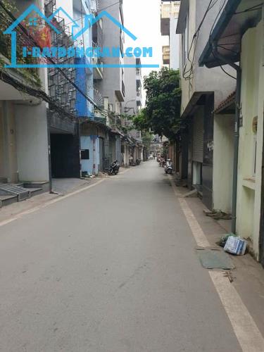 Bán nhà phố Hào Nam Dt 42m2 x4 tầng Mt 4m giá 6,5 tỷ Lh 0913895929