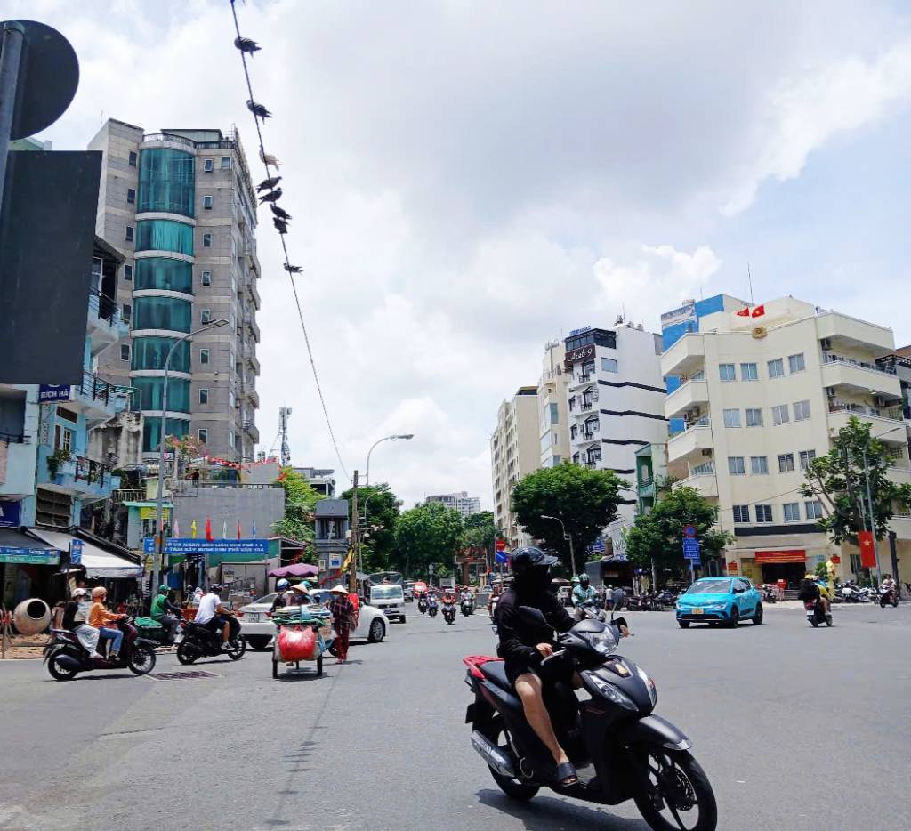 Bán nhà hẻm 139 Trần Đình Xu, Quận 1, 2 mặt tiền, 3 tầng 4pn 3wc ngay khu kinh doanh, Giá TLcc
