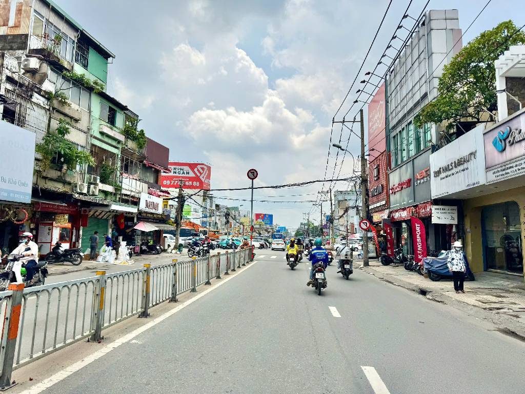 Bán nhà hxh Trường Chinh, 55m², cách mt 1 căn, 4.3x13m, giá nhỉnh 6 tỷ