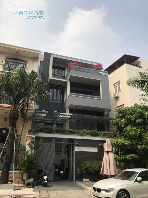chủ bán gấp biệt thự đường Nguyễn Văn Trỗi, Quận Phú Nhuận, dt: 18x21m trệt 2 lầu