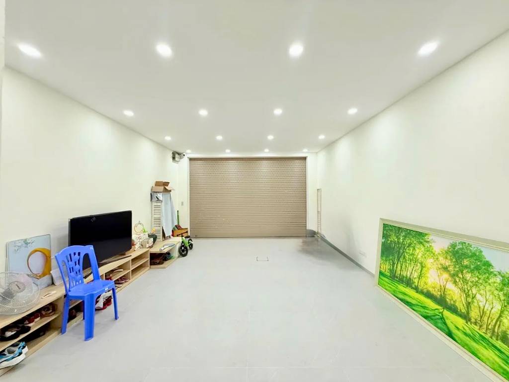 Bán nhà Hoàng Cầu, 7 tầng thang máy, gara ô tô, ngõ nông, gần quận ủy, 57m2, nhỉnh 28 tỷ