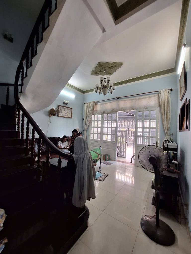 BÁN NHÀ 3 TẦNG LÊ VĂN THỊNH, BTCT, NGANG 5M, XE HƠI ĐẬU CỬA, GIÁ CHỈ 7 TỶ
