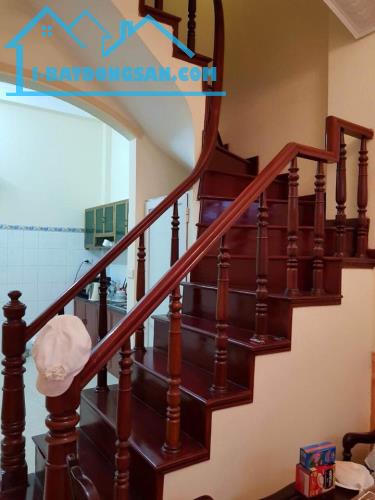 Bán nhà phố Hào Nam Dt 42m2 x4 tầng Mt 4m, Giá 5,5 tỷ, Lh 0913518923