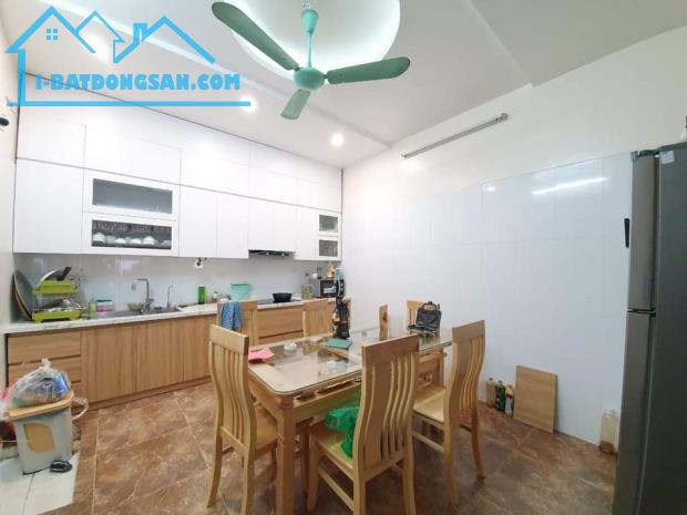 Bán nhà Ngõ 10 Láng Hạ Dt 38m2 x4 tầng, mặt tiền 4m, giá 4,6 tỷ, LH 0913895929