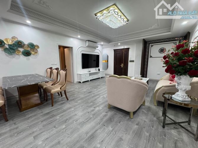 Bán chung cư Thăng Long Garden 250 Minh Khai, 132m2 3 ngủ 2wc, có slot ô tô, giá 9.5 tỷ