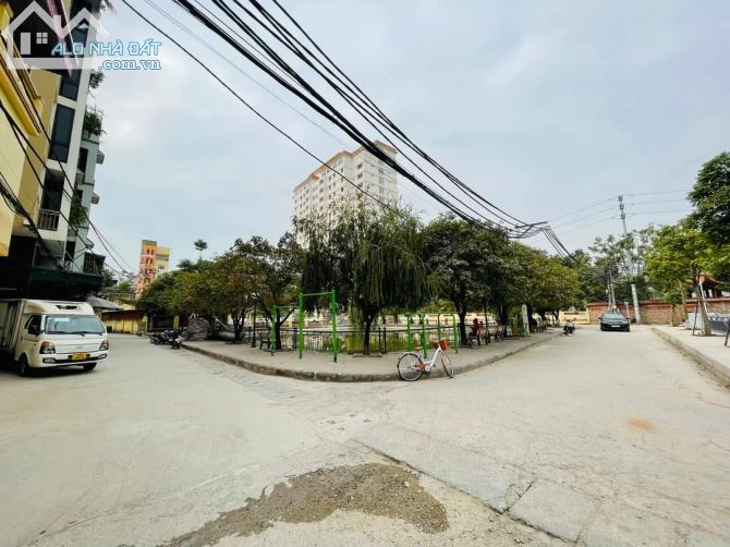 CCMN HOÀNG MAI 140M x 8 TẦNG Ô TÔ 30 PHÒNG KHÉP KÍN DOANH THU 1,7TỶ/NĂM ~ 5%. GIÁ 30 TỶ