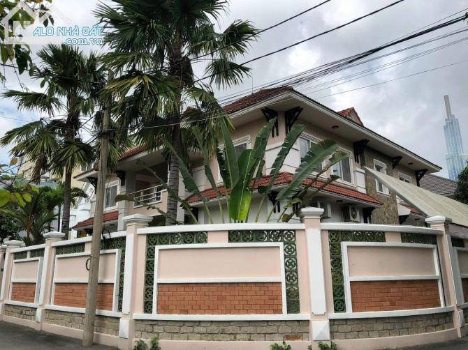 Bán gấp biệt thự đường Trần Quốc Thảo, Quận 3. dt: 402m2 trệt 3 lầu thang máy mới 90 ty