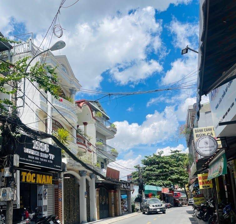 BÁN NHÀ NGUYỄN VĂN CÔNG, GÒ VẤP, 70M², KẾ HẺM XE HƠI, GIÁ RẺ CHỈ 5.3 TỶ TL