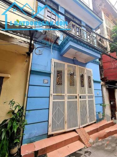 Bán nhà ngõ phố 8/3, Dt 32m2, x5 tầng, Mt 4m, Giá 4.7 tỷ, Lh 0913518923