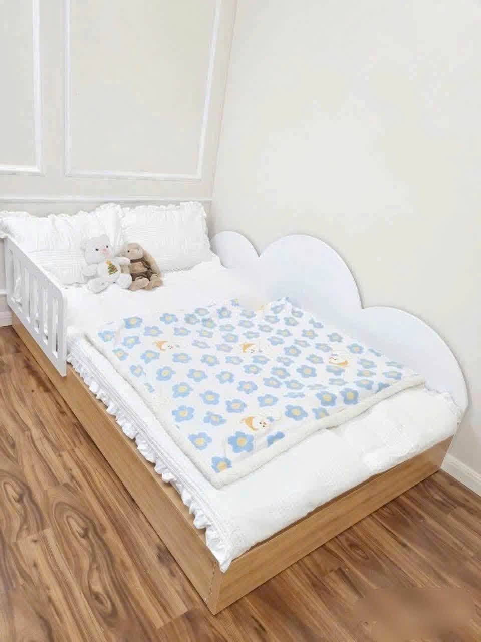 Cho thuê nhà nguyên căn có thang máy trong ngõ, gần ngõ 8, Đường Võ Chí Công, Quận Cầu Giấy