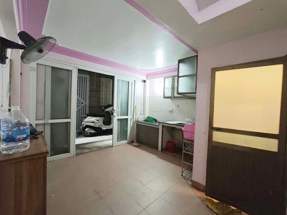 Chính chủ cho thuê nhà tại Ngõ 101, Núi Trúc, Phường Giảng Võ, Quận Ba Đình, Hà Nội.