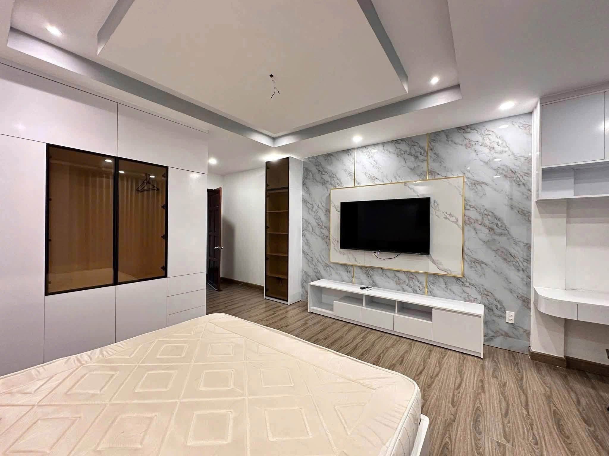 Cho thuê nhà đường Hai Bà Trưng, phường 8, Quận 3