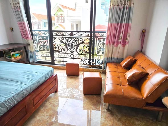 Hoa Lâm/Việt Hưng