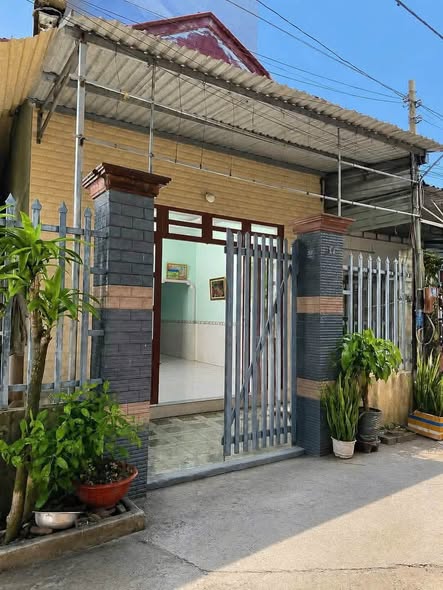 Gần ngã tư Cây Sung